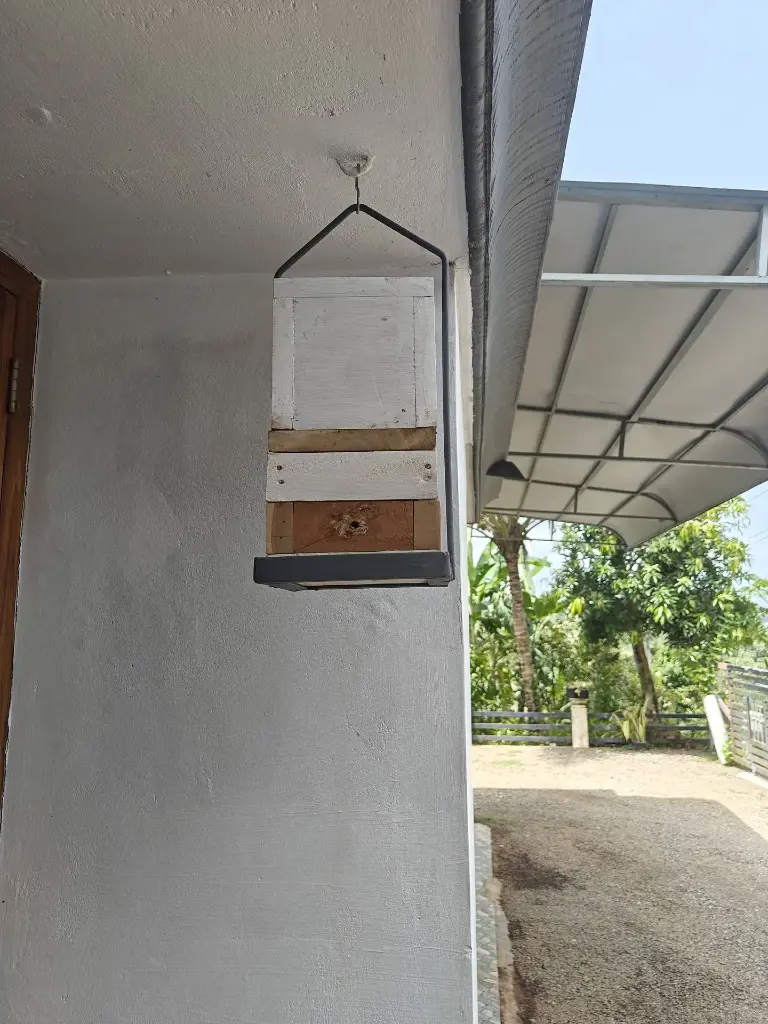 HiveLift™ Heavy-Duty Metal Stand with Handle for Stingless Bee Boxes